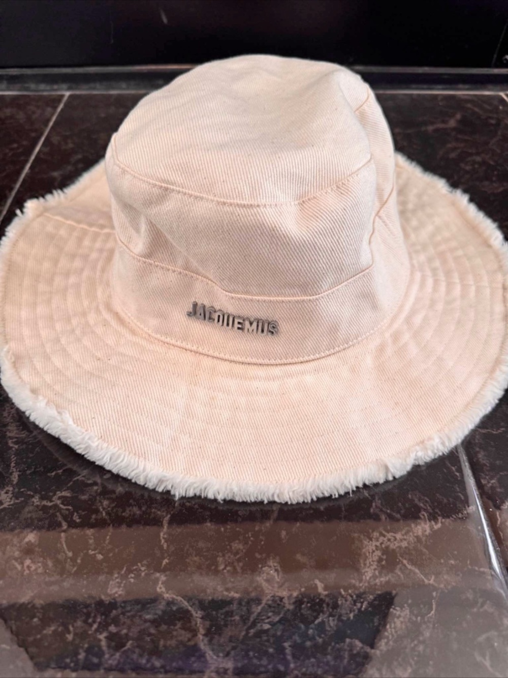 Jacquemus - Off-White Les Classiques 'The Artichaut' Bucket Hat